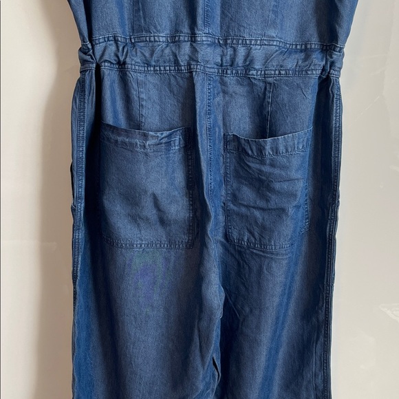 NWOT DKNY JEANS Dark Denim Short Sleeve Crop Jumpsuit Pockets, Size12 - Picture 9 of 11